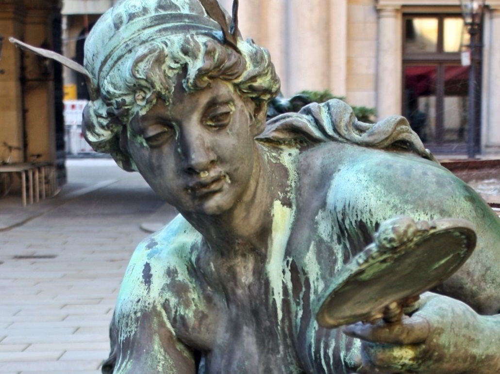 Classical statue of a narcissist