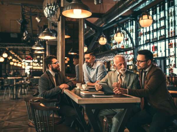How to choose the right venue for a first casual date?